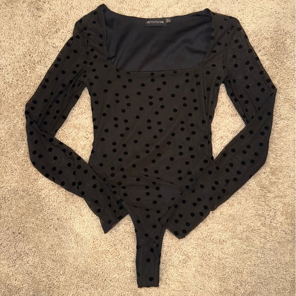 PrettyLittleThing Black Polka Dot Bodysuit - Picture 3 of 7